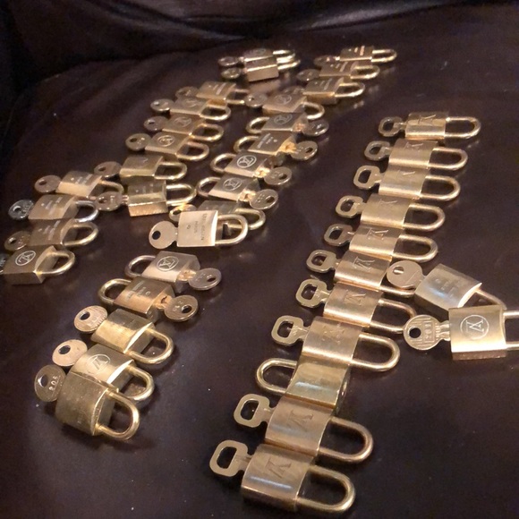 Vintage LV Louis Vuitton Padlock Lock & Key 207 - Picture 11 of 13